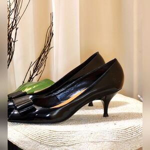 VIA SPIGA PATENT BLACK LEATHER PUMP PEP TOE HEELS 2.5 " 8M .